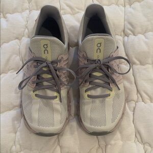 On CloudSwift Running Women's Light Gray and Blush Athletic Shoes